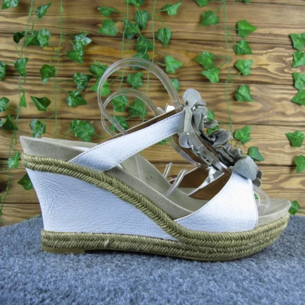 Earthies Bellini Women's 10 White Leather Wedge‎ Sandal Floral Detail Comfort